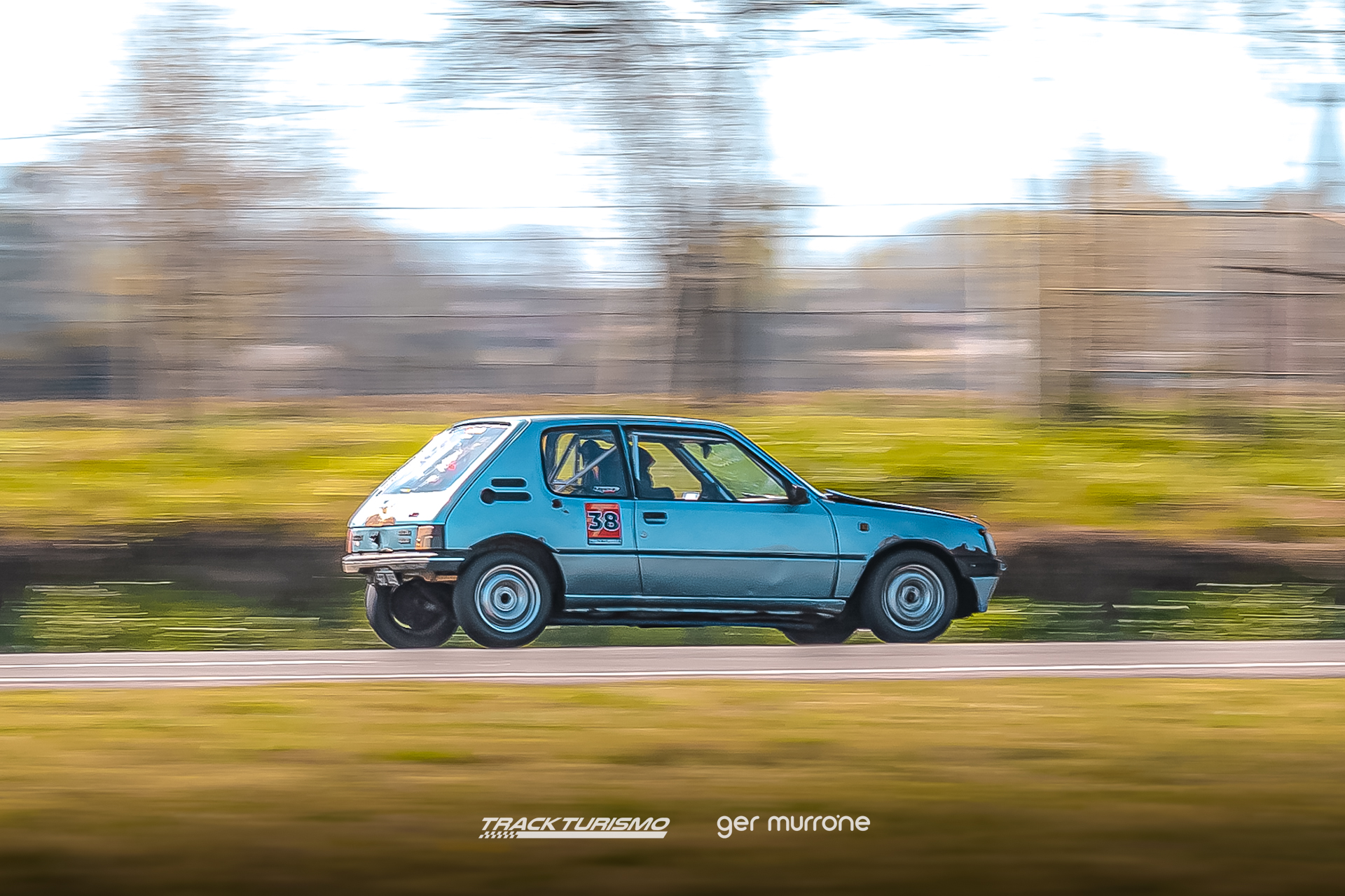 Luciano Brandolin con el Peugeot 205 2.0